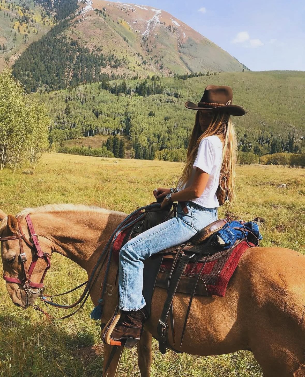 How to pack for Aspen like a cool girl — @pamelatick’s summer edit.